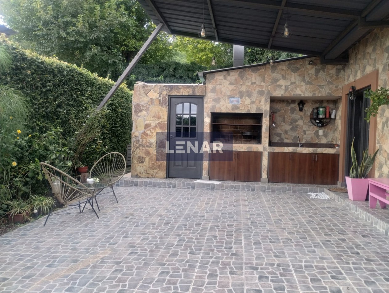 SE VENDE CASA EN LOS PERALES